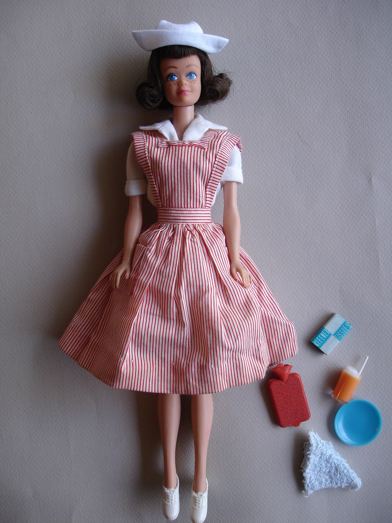 brunette 860 Midge Straight Legs (1963-67) in #0889 Candy Striper Volunteer (1964)